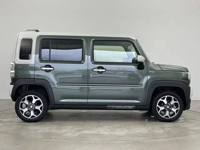 スズキ ハスラー HYBRID X 新潟県 2025(令7)年 0.1千km クールカーキパールメタリック/ソフトベージュメタリック HV　X　4WD　/全方位モニター付きナビゲーション/・CD/DVD/・Bluetooth/・フルセグTV/・スマートフォン連携/＝＝＝/セーフティサポート/・デュアルカメラブレーキサポート/・誤発進抑制機能/・車線逸脱警報/・ふらつき警報/・先行車発進お知らせ機能/・ハイビームアシスト/・標識認識機能/・後退時ブレーキサポート/・後方誤発進抑制機能/リアパーキングセンサー/シートヒーター/革巻きステアリング/ステアリングスイッチ/LEDヘッドライト/フォグランプ/オートライト/スマートキー＆プッシュスタート/スペアキー/電動格納ミラー/純正15インチAW/W/サイド/カーテンエアバッグ/取扱説明書/保証書