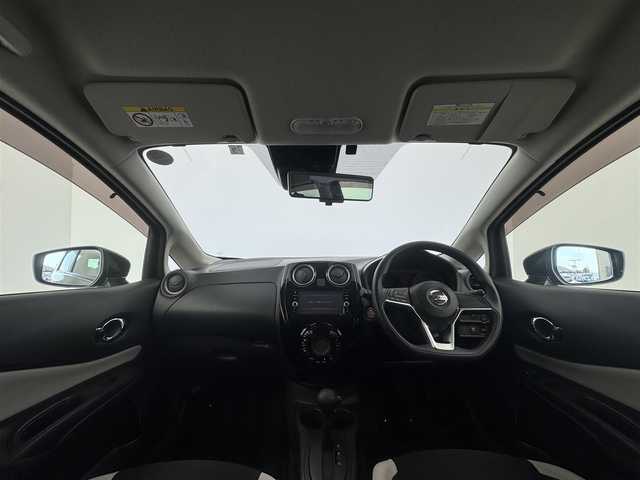 日産 ノート X Vセレクション 愛知県 2020(令2)年 5.7万km スーパーブラック 日産純正7インチSDナビ/アラウンドビューモニター/デジタルインナーミラー/エマージェンシーブレーキ/ETC/ステアリングリモコン/プッシュスタート/アイドリングストップ/横滑り防止機能/レーンキープアシスト/オートライト/コーナーセンサー（前後）/純正15インチアルミホイール/Wエアバック/パワーステアリング/パワーウィンドウ/フルフラットシート/スマートキー