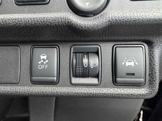 日産 ノート X Vセレクション 愛知県 2020(令2)年 5.7万km スーパーブラック 日産純正7インチSDナビ/アラウンドビューモニター/デジタルインナーミラー/エマージェンシーブレーキ/ETC/ステアリングリモコン/プッシュスタート/アイドリングストップ/横滑り防止機能/レーンキープアシスト/オートライト/コーナーセンサー（前後）/純正15インチアルミホイール/Wエアバック/パワーステアリング/パワーウィンドウ/フルフラットシート/スマートキー