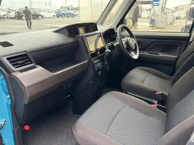 トヨタ ルーミー G 滋賀県 2022(令4)年 1.2万km ターコイズブルーマイカメタリック 禁煙車/純正ナビ/（CD/DVD/SD/Bluetooth/フルセグTV）/パノラミックビューモニター/ビルトインETC/両側電動スライドドア/衝突被害軽減システム/クリアランスソナー/ステアリングリモコン/LEDヘッドライト/オートヘッドライト/ヘッドライトレベライザー/USB充電/シートリフター/オートリトラーミラー/リアロールサンシェイド/純正フロアマット