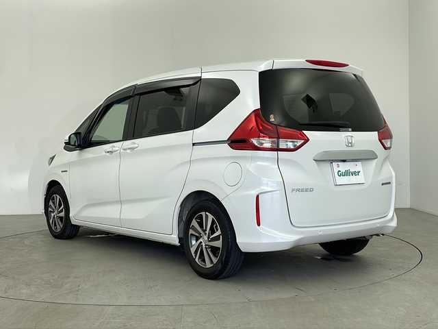 ホンダ フリード ハイブリット G 鹿児島県 2022(令4)年 1.9万km クリスタルブラックパール 純正９型ナビ　/（フルセグ/Ｂｌｕｅｔｏｏｔｈ/CD/DVD)　/アダプティブクルーズコントロール　/両側パワースライドドア　/バックカメラ　/オートライト　/ステアリングリモコン　/ビルドインＥＴＣ　/リアサンシェード　/シートヒーター/LEDヘッドライト/保証書/取扱説明書
