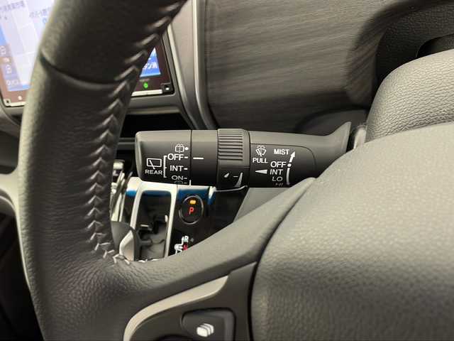 ホンダ フリード ハイブリット G 鹿児島県 2022(令4)年 1.9万km クリスタルブラックパール 純正９型ナビ　/（フルセグ/Ｂｌｕｅｔｏｏｔｈ/CD/DVD)　/アダプティブクルーズコントロール　/両側パワースライドドア　/バックカメラ　/オートライト　/ステアリングリモコン　/ビルドインＥＴＣ　/リアサンシェード　/シートヒーター/LEDヘッドライト/保証書/取扱説明書