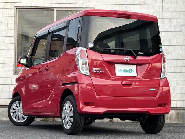 日産 デイズ ルークス X Vセレ +SeftyⅡ 福岡県 2015(平27)年 6.7万km アゼリアピンク ワンオーナー/純正メモリーナビ/　(AM/FM/CD/DVD/iPod/USB/Bluetooth/フルセグTV)/バックカメラ/アラウンドビューカメラ/ETC/盗難防止装置/安全装備/・エマージェンシーブレーキ/・横滑り防止装置/アイドリングストップ/フルフラットシート/ベンチシート/片側パワースライドドア/ヘッドランプレベライザー/純正フロアマット/ドアバイザー/プッシュスタート/ISOFIX/電格ミラー/電源ソケット/スペアキー×1/保証書/取扱説明書