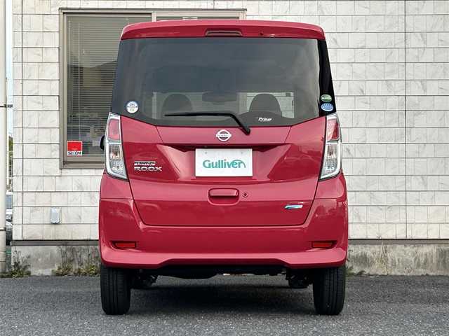 日産 デイズ ルークス X Vセレ +SeftyⅡ 福岡県 2015(平27)年 6.7万km アゼリアピンク ワンオーナー/純正メモリーナビ/　(AM/FM/CD/DVD/iPod/USB/Bluetooth/フルセグTV)/バックカメラ/アラウンドビューカメラ/ETC/盗難防止装置/安全装備/・エマージェンシーブレーキ/・横滑り防止装置/アイドリングストップ/フルフラットシート/ベンチシート/片側パワースライドドア/ヘッドランプレベライザー/純正フロアマット/ドアバイザー/プッシュスタート/ISOFIX/電格ミラー/電源ソケット/スペアキー×1/保証書/取扱説明書