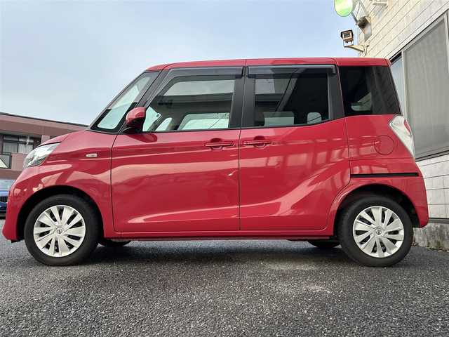 日産 デイズ ルークス X Vセレ +SeftyⅡ 福岡県 2015(平27)年 6.7万km アゼリアピンク ワンオーナー/純正メモリーナビ/　(AM/FM/CD/DVD/iPod/USB/Bluetooth/フルセグTV)/バックカメラ/アラウンドビューカメラ/ETC/盗難防止装置/安全装備/・エマージェンシーブレーキ/・横滑り防止装置/アイドリングストップ/フルフラットシート/ベンチシート/片側パワースライドドア/ヘッドランプレベライザー/純正フロアマット/ドアバイザー/プッシュスタート/ISOFIX/電格ミラー/電源ソケット/スペアキー×1/保証書/取扱説明書