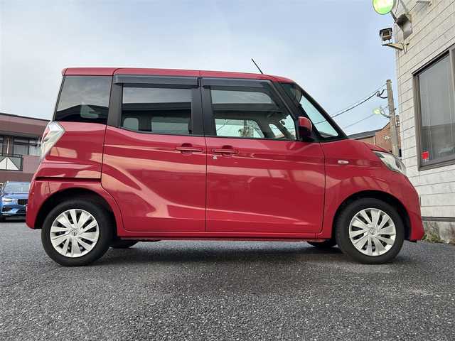 日産 デイズ ルークス X Vセレ +SeftyⅡ 福岡県 2015(平27)年 6.7万km アゼリアピンク ワンオーナー/純正メモリーナビ/　(AM/FM/CD/DVD/iPod/USB/Bluetooth/フルセグTV)/バックカメラ/アラウンドビューカメラ/ETC/盗難防止装置/安全装備/・エマージェンシーブレーキ/・横滑り防止装置/アイドリングストップ/フルフラットシート/ベンチシート/片側パワースライドドア/ヘッドランプレベライザー/純正フロアマット/ドアバイザー/プッシュスタート/ISOFIX/電格ミラー/電源ソケット/スペアキー×1/保証書/取扱説明書