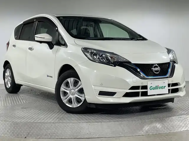 日産 ノート e－パワー X 神奈川県 2018(平30)年 4.9万km ブリリアントホワイトパール 純正７型SDナビゲーション/CD DVD Bluetooth フルセグTV/アラウンドビューモニター/衝突被害軽減システム/車線逸脱警報/クリアランスソナー/ETC/ドライブレコーダー/純正フロアマット/インテリジェントデジタルインナーミラー/オートライト/純正１４インチアルミホイール/スマートキー/プッシュスタート/ドアバイザー