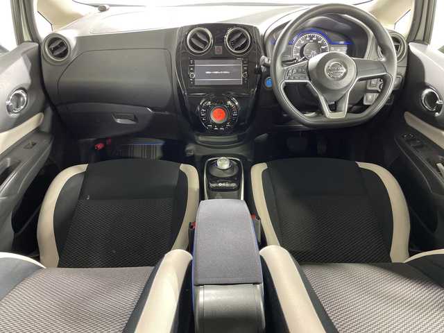 日産 ノート e－パワー X 神奈川県 2018(平30)年 4.9万km ブリリアントホワイトパール 純正７型SDナビゲーション/CD DVD Bluetooth フルセグTV/アラウンドビューモニター/衝突被害軽減システム/車線逸脱警報/クリアランスソナー/ETC/ドライブレコーダー/純正フロアマット/インテリジェントデジタルインナーミラー/オートライト/純正１４インチアルミホイール/スマートキー/プッシュスタート/ドアバイザー