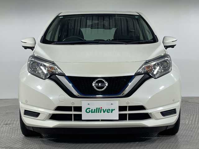 日産 ノート e－パワー X 神奈川県 2018(平30)年 4.9万km ブリリアントホワイトパール 純正７型SDナビゲーション/CD DVD Bluetooth フルセグTV/アラウンドビューモニター/衝突被害軽減システム/車線逸脱警報/クリアランスソナー/ETC/ドライブレコーダー/純正フロアマット/インテリジェントデジタルインナーミラー/オートライト/純正１４インチアルミホイール/スマートキー/プッシュスタート/ドアバイザー