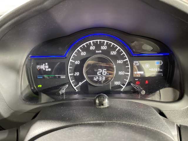 日産 ノート e－パワー X 神奈川県 2018(平30)年 4.9万km ブリリアントホワイトパール 純正７型SDナビゲーション/CD DVD Bluetooth フルセグTV/アラウンドビューモニター/衝突被害軽減システム/車線逸脱警報/クリアランスソナー/ETC/ドライブレコーダー/純正フロアマット/インテリジェントデジタルインナーミラー/オートライト/純正１４インチアルミホイール/スマートキー/プッシュスタート/ドアバイザー