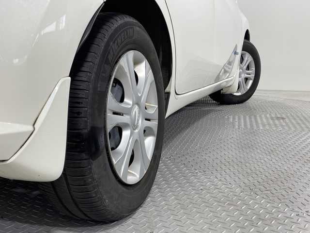 日産 ノート e－パワー X 神奈川県 2018(平30)年 4.9万km ブリリアントホワイトパール 純正７型SDナビゲーション/CD DVD Bluetooth フルセグTV/アラウンドビューモニター/衝突被害軽減システム/車線逸脱警報/クリアランスソナー/ETC/ドライブレコーダー/純正フロアマット/インテリジェントデジタルインナーミラー/オートライト/純正１４インチアルミホイール/スマートキー/プッシュスタート/ドアバイザー