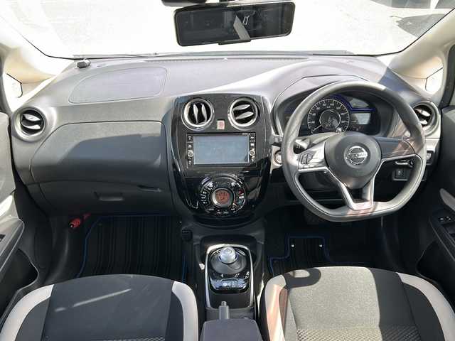 日産 ノート e－パワー X 石川県 2018(平30)年 4.9万km ブリリアントホワイトパール 純正７型SDナビゲーション/CD DVD Bluetooth フルセグTV/アラウンドビューモニター/衝突被害軽減システム/車線逸脱警報/クリアランスソナー/ETC/ドライブレコーダー/純正フロアマット/インテリジェントデジタルインナーミラー/オートライト/スマートキー/プッシュスタート/ドアバイザー