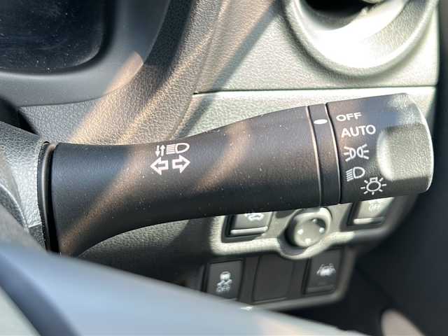 日産 ノート e－パワー X 石川県 2018(平30)年 4.9万km ブリリアントホワイトパール 純正７型SDナビゲーション/CD DVD Bluetooth フルセグTV/アラウンドビューモニター/衝突被害軽減システム/車線逸脱警報/クリアランスソナー/ETC/ドライブレコーダー/純正フロアマット/インテリジェントデジタルインナーミラー/オートライト/スマートキー/プッシュスタート/ドアバイザー