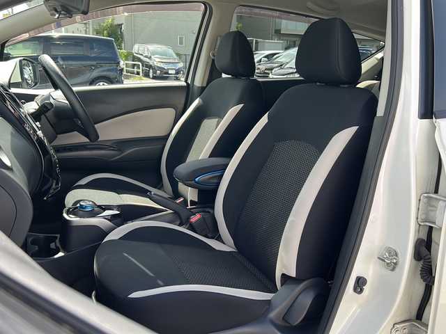 日産 ノート e－パワー X 石川県 2018(平30)年 4.9万km ブリリアントホワイトパール 純正７型SDナビゲーション/CD DVD Bluetooth フルセグTV/アラウンドビューモニター/衝突被害軽減システム/車線逸脱警報/クリアランスソナー/ETC/ドライブレコーダー/純正フロアマット/インテリジェントデジタルインナーミラー/オートライト/スマートキー/プッシュスタート/ドアバイザー