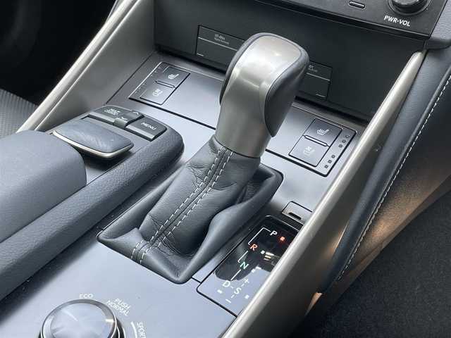 レクサス ＩＳ 300h バージョンL 山口県 2014(平26)年 6.7万km ソニックチタニウム 黒革シート/前席パワーシート/前席エアシート シートヒーター/純正SDナビ フルセグTV/CD DVD BT BD USB AUX/バックカメラ/ビルトイン DSRC ETC/衝突被害軽減ブレーキ/レーダークルーズコントロール/パドルシフト/LEDオートヘッドライト/フォグライト/コーナーセンサー/ステアリングリモコン/リア電動ロールシェード/スマートキー/W サイド カーテン ニー エアバッグ/禁煙車
