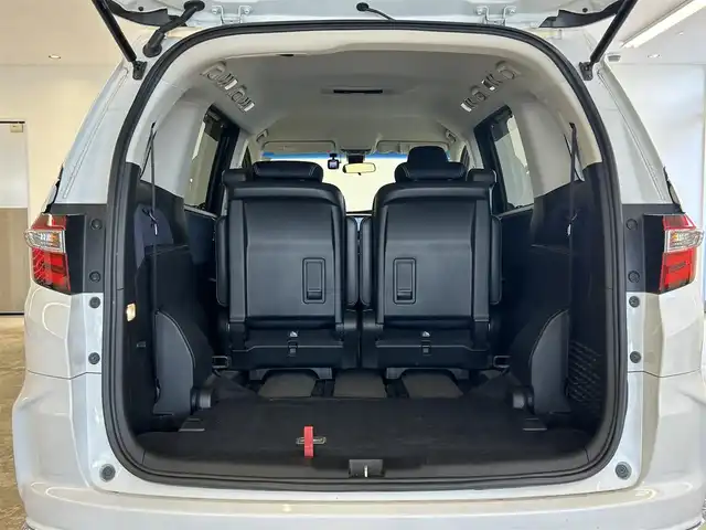 ホンダ オデッセイ アブソルート 20thアニバーサリー 静岡県 2015(平27)年 10.8万km ホワイトオーキッドパール (株)IDOMが運営する【じしゃロン浜松店】の自社ローン専用車両になりますこちらは現金またはオートローンご利用時の価格です。自社ローンご希望の方は別途その旨お申付け下さい/純正ナビ（VXM-155VFEi)/CD/DVD/AM/FM/Bluetooth/バックカメラ/両側パワースライドドア/LEDヘッドライト/LEDルームランプ/Honda　SENSING/●誤発進抑制機能/●先行車発進お知らせ機能/●標識認識機能/●LKAS〈車線維持支援システム〉/●路外逸脱抑制機能/●ACC〈アダプティブ・クルーズ・コントロール〉