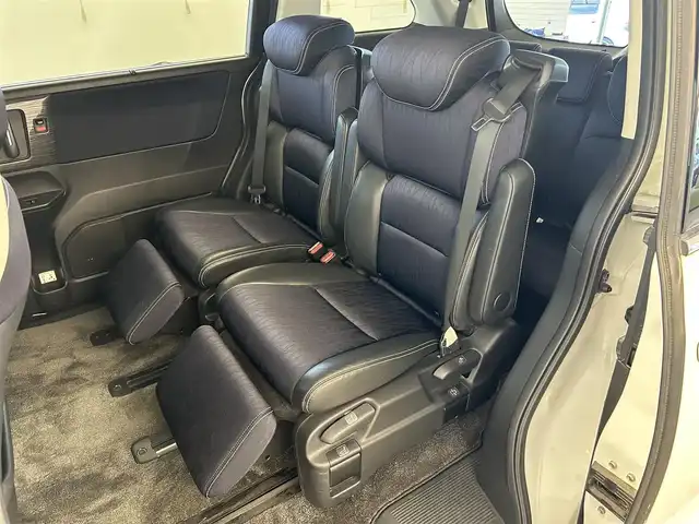 ホンダ オデッセイ アブソルート 20thアニバーサリー 静岡県 2015(平27)年 10.8万km ホワイトオーキッドパール (株)IDOMが運営する【じしゃロン浜松店】の自社ローン専用車両になりますこちらは現金またはオートローンご利用時の価格です。自社ローンご希望の方は別途その旨お申付け下さい/純正ナビ（VXM-155VFEi)/CD/DVD/AM/FM/Bluetooth/バックカメラ/両側パワースライドドア/LEDヘッドライト/LEDルームランプ/Honda　SENSING/●誤発進抑制機能/●先行車発進お知らせ機能/●標識認識機能/●LKAS〈車線維持支援システム〉/●路外逸脱抑制機能/●ACC〈アダプティブ・クルーズ・コントロール〉