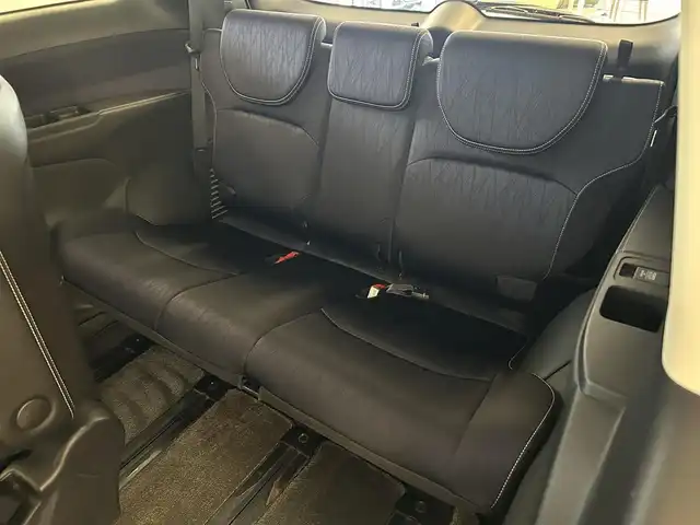ホンダ オデッセイ アブソルート 20thアニバーサリー 静岡県 2015(平27)年 10.8万km ホワイトオーキッドパール (株)IDOMが運営する【じしゃロン浜松店】の自社ローン専用車両になりますこちらは現金またはオートローンご利用時の価格です。自社ローンご希望の方は別途その旨お申付け下さい/純正ナビ（VXM-155VFEi)/CD/DVD/AM/FM/Bluetooth/バックカメラ/両側パワースライドドア/LEDヘッドライト/LEDルームランプ/Honda　SENSING/●誤発進抑制機能/●先行車発進お知らせ機能/●標識認識機能/●LKAS〈車線維持支援システム〉/●路外逸脱抑制機能/●ACC〈アダプティブ・クルーズ・コントロール〉