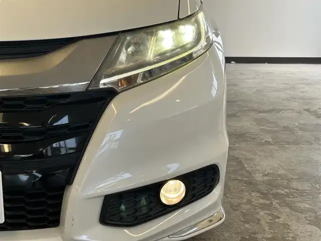 ホンダ オデッセイ アブソルート 20thアニバーサリー 静岡県 2015(平27)年 10.8万km ホワイトオーキッドパール (株)IDOMが運営する【じしゃロン浜松店】の自社ローン専用車両になりますこちらは現金またはオートローンご利用時の価格です。自社ローンご希望の方は別途その旨お申付け下さい/純正ナビ（VXM-155VFEi)/CD/DVD/AM/FM/Bluetooth/バックカメラ/両側パワースライドドア/LEDヘッドライト/LEDルームランプ/Honda　SENSING/●誤発進抑制機能/●先行車発進お知らせ機能/●標識認識機能/●LKAS〈車線維持支援システム〉/●路外逸脱抑制機能/●ACC〈アダプティブ・クルーズ・コントロール〉