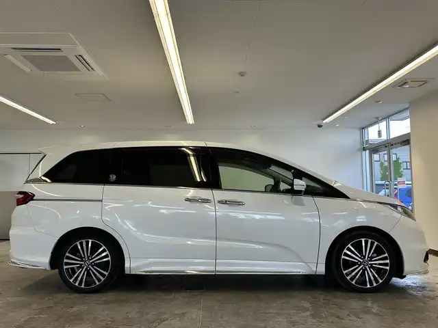 ホンダ オデッセイ アブソルート 20thアニバーサリー 静岡県 2015(平27)年 10.8万km ホワイトオーキッドパール (株)IDOMが運営する【じしゃロン浜松店】の自社ローン専用車両になりますこちらは現金またはオートローンご利用時の価格です。自社ローンご希望の方は別途その旨お申付け下さい/純正ナビ（VXM-155VFEi)/CD/DVD/AM/FM/Bluetooth/バックカメラ/両側パワースライドドア/LEDヘッドライト/LEDルームランプ/Honda　SENSING/●誤発進抑制機能/●先行車発進お知らせ機能/●標識認識機能/●LKAS〈車線維持支援システム〉/●路外逸脱抑制機能/●ACC〈アダプティブ・クルーズ・コントロール〉