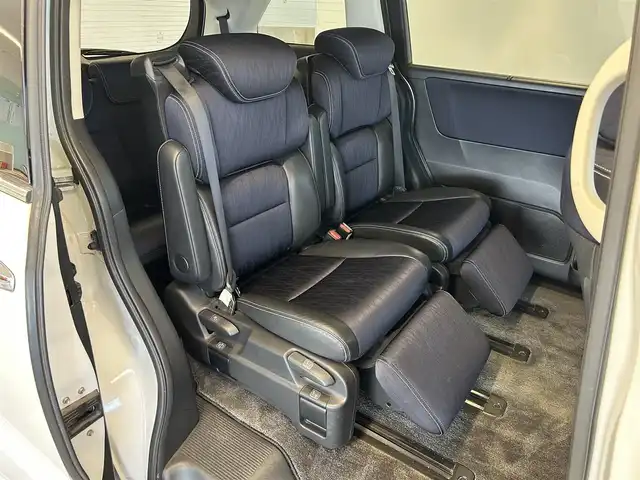 ホンダ オデッセイ アブソルート 20thアニバーサリー 静岡県 2015(平27)年 10.8万km ホワイトオーキッドパール (株)IDOMが運営する【じしゃロン浜松店】の自社ローン専用車両になりますこちらは現金またはオートローンご利用時の価格です。自社ローンご希望の方は別途その旨お申付け下さい/純正ナビ（VXM-155VFEi)/CD/DVD/AM/FM/Bluetooth/バックカメラ/両側パワースライドドア/LEDヘッドライト/LEDルームランプ/Honda　SENSING/●誤発進抑制機能/●先行車発進お知らせ機能/●標識認識機能/●LKAS〈車線維持支援システム〉/●路外逸脱抑制機能/●ACC〈アダプティブ・クルーズ・コントロール〉