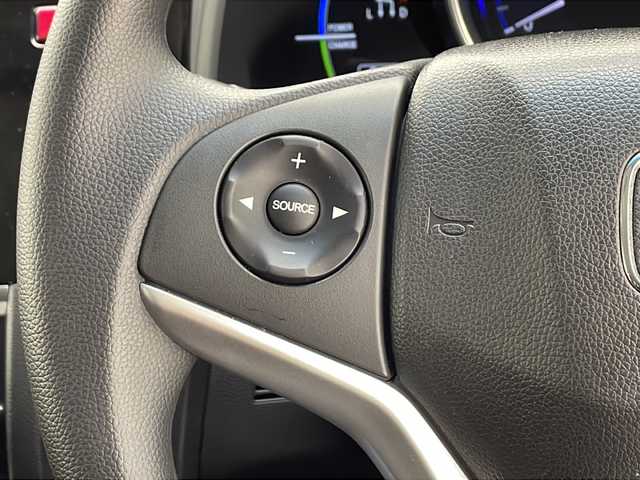 ホンダ フィット ハイブリット Fパッケージ 千葉県 2013(平25)年 2.4万km ブリリアントスポーティブルーメタリック2トーン 純正ナビ【VXM-145VFi】　DVD/Bluetooth/バックカメラ　/ＥＴＣ　　/スマートキー/プッシュスタート/アイドリングストップ/オートライト/純正フロアマット/純正ドアバイザー