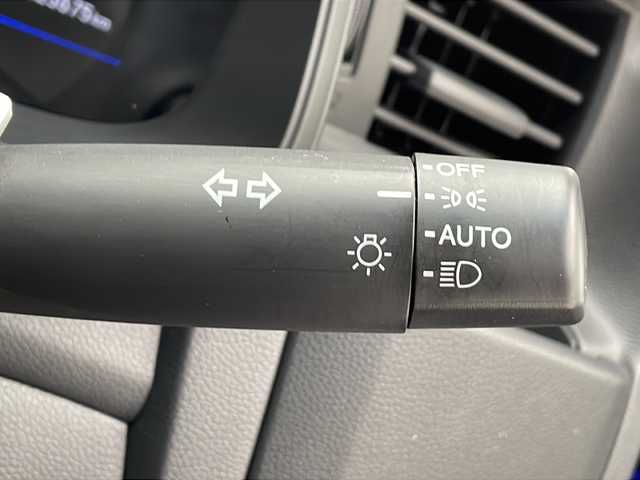 ホンダ フィット ハイブリット Fパッケージ 千葉県 2013(平25)年 2.4万km ブリリアントスポーティブルーメタリック2トーン 純正ナビ【VXM-145VFi】　DVD/Bluetooth/バックカメラ　/ＥＴＣ　　/スマートキー/プッシュスタート/アイドリングストップ/オートライト/純正フロアマット/純正ドアバイザー