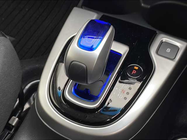 ホンダ フィット ハイブリット Fパッケージ 千葉県 2013(平25)年 2.4万km ブリリアントスポーティブルーメタリック2トーン 純正ナビ【VXM-145VFi】　DVD/Bluetooth/バックカメラ　/ＥＴＣ　　/スマートキー/プッシュスタート/アイドリングストップ/オートライト/純正フロアマット/純正ドアバイザー