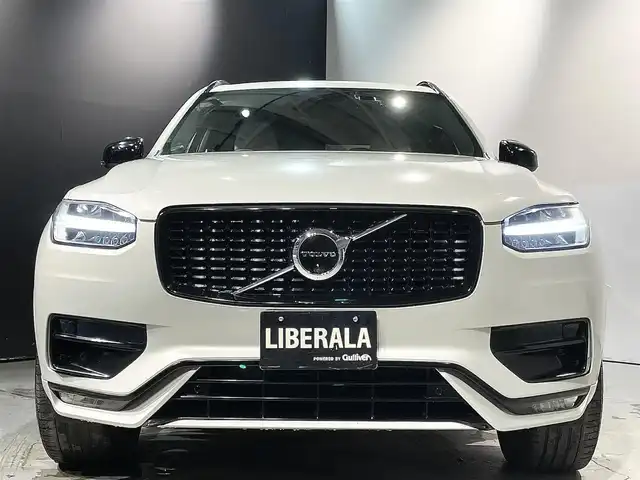 ボルボ ボルボ ＸＣ９０ B6 AWD Rデザイン 道央・札幌 2022(令4)年 5万km シルバー ワンオーナー/電子制御式4輪エアサスペンション/harman/kardonプレミアムサウンド/CitySafety/オンカミングレーンミティゲーション/レーンキーピングエイド/ロードサインインフォメーション/パイロットアシスト/ステアリングアシスト付BLIS/全車速追従機能付ACC/クロストラフィックアラート/360°ビューカメラ/フルアクティブハイビーム/パークアシストパイロット/8ウェイパワーシート(D/N)/電動ランバーサポート(D/N)/フロントシートヒーター/2列目シートヒーター/タッチスクリーン式センターディスプレイ/デジタルTVチューナー/ヘッドアップディスプレイ/ワイヤレススマートフォンチャージ/アンビエントライト/パワーテールゲート/ステアリングホイールヒーター/純正ドライブレコーダー