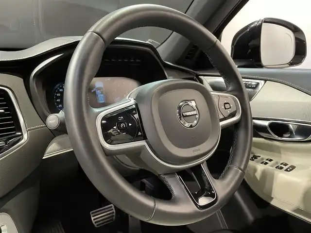 ボルボ ボルボ ＸＣ９０ B6 AWD Rデザイン 道央・札幌 2022(令4)年 5万km シルバー ワンオーナー/電子制御式4輪エアサスペンション/harman/kardonプレミアムサウンド/CitySafety/オンカミングレーンミティゲーション/レーンキーピングエイド/ロードサインインフォメーション/パイロットアシスト/ステアリングアシスト付BLIS/全車速追従機能付ACC/クロストラフィックアラート/360°ビューカメラ/フルアクティブハイビーム/パークアシストパイロット/8ウェイパワーシート(D/N)/電動ランバーサポート(D/N)/フロントシートヒーター/2列目シートヒーター/タッチスクリーン式センターディスプレイ/デジタルTVチューナー/ヘッドアップディスプレイ/ワイヤレススマートフォンチャージ/アンビエントライト/パワーテールゲート/ステアリングホイールヒーター/純正ドライブレコーダー
