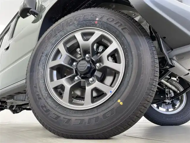 スズキ ジムニー ノマド FC 群馬県 2025(令7)年 0.1万km未満 Ｄグリーン ・登録済未使用車(登録時走行距離：46km)/純正9インチナビ/・AM/FM/CD/DVD/SD/Bluetooth/フルセグTV/バックカメラ/デュアルカメラブレーキサポート/車線逸脱警報/ふらつき警報/後退時ブレーキサポート/アダプティブクルーズコントロール/ハイビームアシスト/標識認識機能/誤発進/後方誤発進抑制機能/先行車発進お知らせ機能/ヒルディセントコントロール/LEDヘッドランプ/ヘッドランプウォッシャー/前席パワーシート/純正15インチアルミホイール