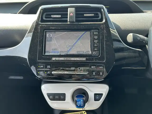 トヨタ プリウス Sセーフティプラス 愛知県 2017(平29)年 3.7万km スティールブロンドM 純正ナビ/（AM/FM/CD/SD/BT)/ワンセグTV/バックカメラ/ETC/クルーズコントロール/LEDヘッドライト/フォグランプ/スマートキー/スペアキー/リヤトノカバー/ドアバイザー/フロアマット
