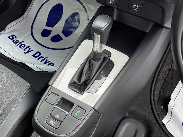 ホンダ フィット e:HEVホーム 石川県 2020(令2)年 6.3万km プラチナホワイトパール 純正8インチナビ/フルセグTV/BT/SDミュージック/USB/バックカメラ/ビルトインETC/前後ドライブレコーダー/ホンダセンシング/アダプティブクルーズコントロール/LEDヘッドランプ/オートライト/OP純正16インチアルミ/本革巻きステアリング/プライムスムース/ファブリックコンビシート/オートエアコン/スマートキーシステム/禁煙車