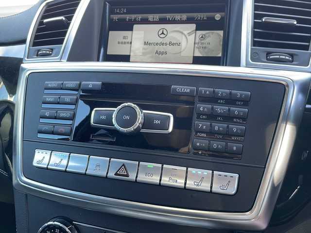 メルセデス・ベンツ ＭＬ６３ 東京都 2012(平24)年 4.2万km ダイヤモンドホワイト 純正ナビ：プレミアムサウンド Harman Kardon/Bluetooth/バックカメラ＆サイドカメラ/ETC/衝突軽減ブレーキ/クルーズコントロール/D/N席メモリーシート/D/N席パワーシート/D/N席シートヒーター/D/N席エアシート/パドルシフト/パノラマミックススライディングルーフ/エアサス/パワーバックドア/LEDオートライト/プッシュスタート/スマートキー×2