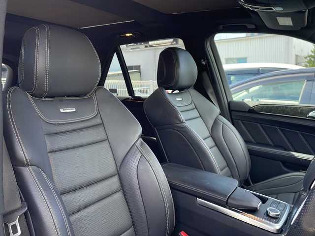 メルセデス・ベンツ ＭＬ６３ 東京都 2012(平24)年 4.2万km ダイヤモンドホワイト 純正ナビ：プレミアムサウンド Harman Kardon/Bluetooth/バックカメラ＆サイドカメラ/ETC/衝突軽減ブレーキ/クルーズコントロール/D/N席メモリーシート/D/N席パワーシート/D/N席シートヒーター/D/N席エアシート/パドルシフト/パノラマミックススライディングルーフ/エアサス/パワーバックドア/LEDオートライト/プッシュスタート/スマートキー×2