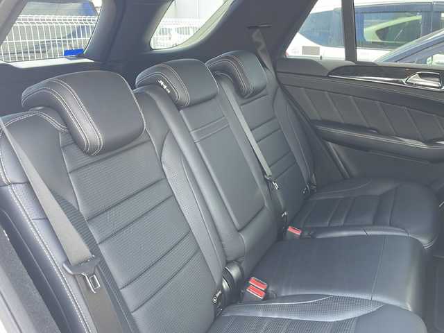 メルセデス・ベンツ ＭＬ６３ 東京都 2012(平24)年 4.2万km ダイヤモンドホワイト 純正ナビ：プレミアムサウンド Harman Kardon/Bluetooth/バックカメラ＆サイドカメラ/ETC/衝突軽減ブレーキ/クルーズコントロール/D/N席メモリーシート/D/N席パワーシート/D/N席シートヒーター/D/N席エアシート/パドルシフト/パノラマミックススライディングルーフ/エアサス/パワーバックドア/LEDオートライト/プッシュスタート/スマートキー×2