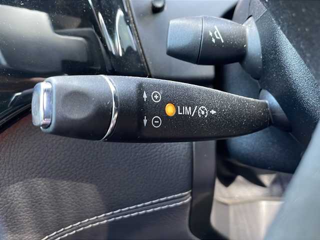 メルセデス・ベンツ ＭＬ６３ 東京都 2012(平24)年 4.2万km ダイヤモンドホワイト 純正ナビ：プレミアムサウンド Harman Kardon/Bluetooth/バックカメラ＆サイドカメラ/ETC/衝突軽減ブレーキ/クルーズコントロール/D/N席メモリーシート/D/N席パワーシート/D/N席シートヒーター/D/N席エアシート/パドルシフト/パノラマミックススライディングルーフ/エアサス/パワーバックドア/LEDオートライト/プッシュスタート/スマートキー×2