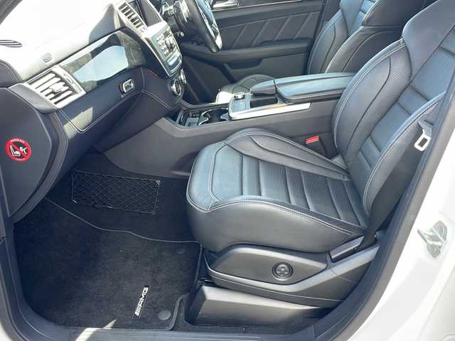 メルセデス・ベンツ ＭＬ６３ 東京都 2012(平24)年 4.2万km ダイヤモンドホワイト 純正ナビ：プレミアムサウンド Harman Kardon/Bluetooth/バックカメラ＆サイドカメラ/ETC/衝突軽減ブレーキ/クルーズコントロール/D/N席メモリーシート/D/N席パワーシート/D/N席シートヒーター/D/N席エアシート/パドルシフト/パノラマミックススライディングルーフ/エアサス/パワーバックドア/LEDオートライト/プッシュスタート/スマートキー×2