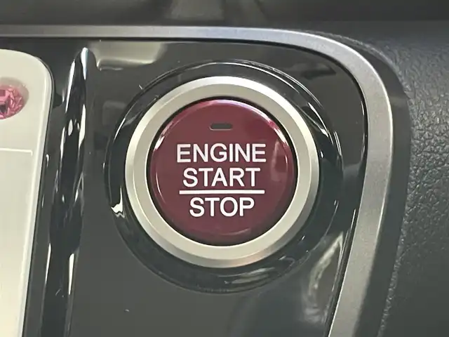 ホンダ Ｎ ＢＯＸ カスタム G ターボ Lパッケージ 岡山県 2016(平28)年 6.5万km プレミアムホワイトパールⅡ 純正SDナビゲーションシステム/・型番：AVIC-ZH0999L/【Bluetooth/フルセグTV/CD/DVD】/両側パワースライドドア/クルーズコントロール/ハーフレザーシート/LEDヘッドライト＆LEDフォグランプ/ビルトインETC/バックカメラ/衝突軽減ブレーキシステム/パドルシフト/アイドリングストップ/ISOFIX/ステアリングスイッチ/チルトステアリング/シートリフター/ウインカーミラー/ドアバイザー/新車保証書/取扱説明書/スペアキー×１