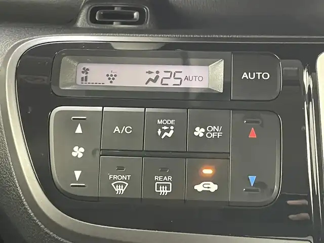 ホンダ Ｎ ＢＯＸ カスタム G ターボ Lパッケージ 岡山県 2016(平28)年 6.5万km プレミアムホワイトパールⅡ 純正SDナビゲーションシステム/・型番：AVIC-ZH0999L/【Bluetooth/フルセグTV/CD/DVD】/両側パワースライドドア/クルーズコントロール/ハーフレザーシート/LEDヘッドライト＆LEDフォグランプ/ビルトインETC/バックカメラ/衝突軽減ブレーキシステム/パドルシフト/アイドリングストップ/ISOFIX/ステアリングスイッチ/チルトステアリング/シートリフター/ウインカーミラー/ドアバイザー/新車保証書/取扱説明書/スペアキー×１