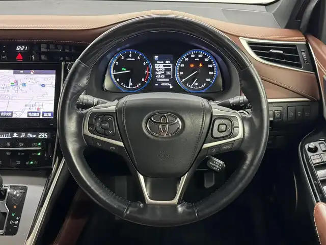 トヨタ ハリアー プログレス メタル&レザーP 三重県 2017(平29)年 4.2万km スパークリングブラックパールクリスタルシャイン ガソリン/FF/MTモード付インパネCVT/純正9インチナビ/（AM/FM/CD/DVD/Blu-ray/SDREC/SD/USB/Bluetooth/VTR/AUX/TV）/パノラミックビューモニター（シースルービュー機能付）/JBLプレミアムサウンドシステム（11スピーカー）/ドライブレコーダー 前後/ビルトインETC/Toyota Safety Sense/・プリクラッシュセーフティ/・レーンディパーチャーアラート（ステアリング制御付）/・アダプティブハイビームシステム/・レーダークルコン（全車速追従機能付）/・インテリジェントクリアランスソナー［パーキングサポートブレーキ（静止物）］/など/装備/・本革シート（設定色『ダークサドルタン』）/・快適温熱シート＋シートベンチレーション（D/N）/・パワーシート（Dメモリー付8way＆4way電動ランバーサポート/N4way）/・電動チルト&テレスコピックステアリング/・パワーバックドア/・左右独立オートエアコン/・電子パーキングブレーキ＆ブレーキホールド/・プッシュスタート/・ステアリングスイッチ/・LEDヘッドランプ＆フロントフォグランプ/・純正18inAW/・保/取/ナビ取/・スマートキーx2/・【OP】スペアタイヤ/など
