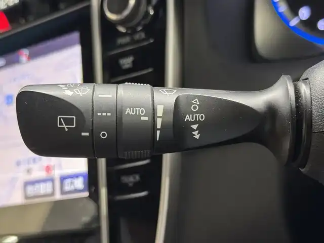 トヨタ ハリアー プログレス メタル&レザーP 三重県 2017(平29)年 4.2万km スパークリングブラックパールクリスタルシャイン ガソリン/FF/MTモード付インパネCVT/純正9インチナビ/（AM/FM/CD/DVD/Blu-ray/SDREC/SD/USB/Bluetooth/VTR/AUX/TV）/パノラミックビューモニター（シースルービュー機能付）/JBLプレミアムサウンドシステム（11スピーカー）/ドライブレコーダー 前後/ビルトインETC/Toyota Safety Sense/・プリクラッシュセーフティ/・レーンディパーチャーアラート（ステアリング制御付）/・アダプティブハイビームシステム/・レーダークルコン（全車速追従機能付）/・インテリジェントクリアランスソナー［パーキングサポートブレーキ（静止物）］/など/装備/・本革シート（設定色『ダークサドルタン』）/・快適温熱シート＋シートベンチレーション（D/N）/・パワーシート（Dメモリー付8way＆4way電動ランバーサポート/N4way）/・電動チルト&テレスコピックステアリング/・パワーバックドア/・左右独立オートエアコン/・電子パーキングブレーキ＆ブレーキホールド/・プッシュスタート/・ステアリングスイッチ/・LEDヘッドランプ＆フロントフォグランプ/・純正18inAW/・保/取/ナビ取/・スマートキーx2/・【OP】スペアタイヤ/など
