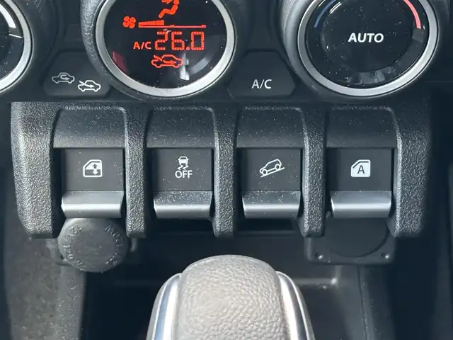 スズキ ジムニー ノマド FC 愛知県 2025(令7)年 0.2万km 黒 /禁煙/ワンオーナー//新車時保証書//取扱説明書//スペアスマートキー//ディーラー整備記録簿R7//プッシュスタート/スマートキー//シートヒーター//革巻きステアリング//ACC/衝突軽減ブレーキ//ヘッドライトウォッシャー