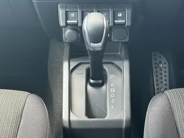 スズキ ジムニー ノマド FC 愛知県 2025(令7)年 0.2万km 黒 /禁煙/ワンオーナー//新車時保証書//取扱説明書//スペアスマートキー//ディーラー整備記録簿R7//プッシュスタート/スマートキー//シートヒーター//革巻きステアリング//ACC/衝突軽減ブレーキ//ヘッドライトウォッシャー