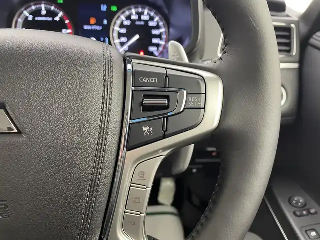 三菱 デリカＤ：５ ブラックエディション 宮城県 2025(令7)年 0.1千km グレーⅡ ブラックエディション　4WD　e-Assist/オリジナルナビ取付パッケージ＋リアモニター取付パッケージ(25/300)　ステップレス　（7人）D:5専用11型ナビゲーション(322/300)/登録済未使用車/専用アルパイン１１型ナビ/全周囲カメラ/革シート/パワーバックドア/パワーシート/アダプティブクルーズ/シートヒーター/ＢＳＭ/オートハイビーム/衝突軽減/レーンキープ/専用１８ＡＷ