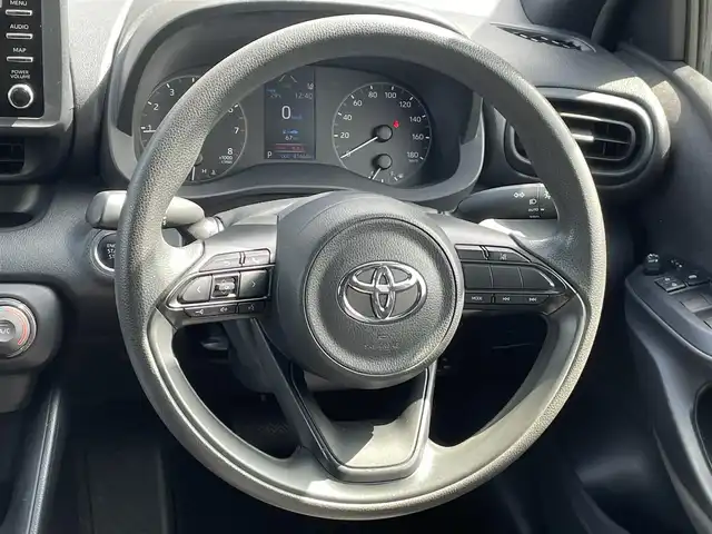 トヨタ ヤリス X 福岡県 2020(令2)年 8.2万km スーパーホワイトⅡ (株)IDOMが運営する【じしゃロン八幡西店】の自社ローン専用車両になります。こちらは現金またはオートローンご利用時の価格です。自社ローンご希望の方は別途その旨お申付け下さい/衝突軽減システム/スマートキー/純正ディスプレイオーディオ/ナビ /Bluetooth/バックカメラ/ETC