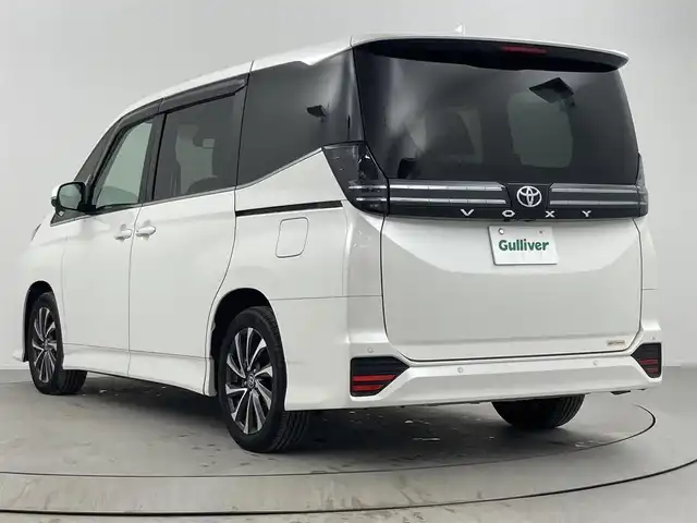 トヨタ ヴォクシー S－Z 熊本県 2022(令4)年 1.1万km ホワイトパールクリスタルシャイン 禁煙車/トヨタセーフティセンス/純正10.5型ディスプレイオーディオナビTV/（T-CONNECT/Bluetooth/CD/DVD/フルセグTV)/純正14型有機ELリアフリップダウンモニター/（V14T-R72R）/純正バックカメラ/純正ビルトイン2.0ETC/純正LEDオートライト/純正フロアマット/両側電動スライドドア/プリクラッシュセーフティ/オートマチックハイビーム/レーンディパーチャーアラート/アダプティブクルーズコントロール/クリアランスソナー/電子パーキング/オートホールド/ハーフレザーシート/前席シートヒーター/オート電動格納ミラー/本革巻ハンドル/スマートキー/プッシュエンジンスタート/スペアキー/新車時保証書/取扱い説明書