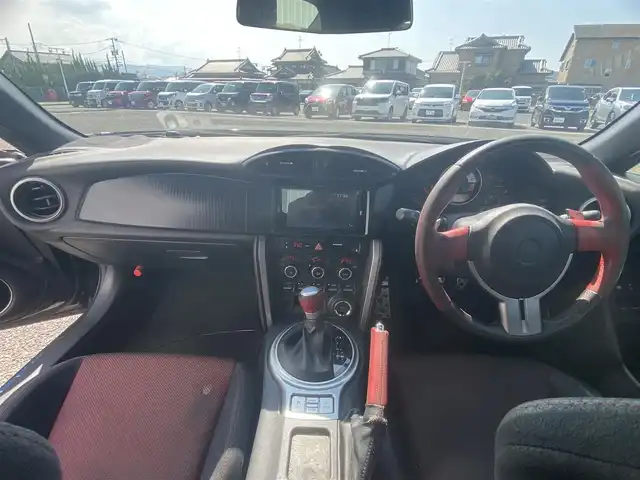 トヨタ ８６ GT 熊本県 2012(平24)年 14.1万km クリスタルブラックシリカ プッシュスタート/Pionner製ディスプレイオーディオ/・BT/iPod/USB/AM/FM/バックカメラ/USB入力端子/ETC/前方ドライブレコーダー/パドルシフト/MTモード付AT/オートライト/盗難防止装置/エアバック（ダブル+サイド）/カーテンエアバック/衝突被害軽減システム/純正17インチAW/スマートキー/記録簿/取扱説明書