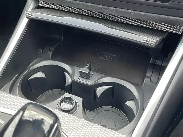 ＢＭＷ ３２０ｄ xDrive Mスポーツ 岡山県 2020(令2)年 5.1万km アルピンホワイトⅢ 社外フルセグTV/HUD/ACC/360°カメラ/ブレーキオートホールド/LEDヘッドライト/オートライト/AHB/レインセンサー/ワイヤレスチャージ/正面衝突警告/側面衝突警告/車線変更警告/車線逸脱警告/ステアリングサポート/アンビエントライト/ダイナミックライト/コンフォートアクセス/PDC自動起動/アクティブPDC緊急ブレーキ/Bluetooth/USB/アップルカープレイ/ドラレコ（F/R）/SOSコール/パワーテールゲート/リアフィルム