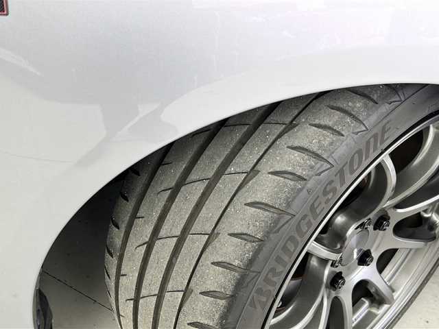 スバル レヴォーグ 1．6STIスポーツアイサイト 宮城県 2017(平29)年 3.5万km アイスシルバーメタリック 禁煙車/サンルーフ/STIエアロ（FR）/ローダウン（純正積込）/アイサイトver3/・プリクラッシュセーフティーシステム/・レーンキープアシスト/・オートクルーズコントロール/ブラインドスポットモニター/純正7インチナビ/・BT.AM.FM.CD.DVD.SD/バックカメラ/フルセグテレビ/本革シート/前席シートヒーター/前席パワーシート(D席シートメモリ付)/電動パーキングブレーキ/ビルトインETC/パドルシフト/ステアリングスイッチ/プッシュスタート/純正エンジンスターター/スマートキー（2本）/LEDヘッドライト/LEDフォグランプ/シーケンシャルウインカー/横滑り防止機能/アイドリングストップ/純正フロアマット/社外18インチアルミホイール/トノカバー